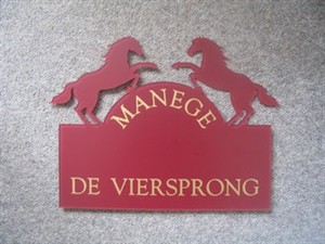 Gravoglas naambord met Paarden. Afmeting 30 x 28 cm