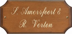 Houten naambord. 