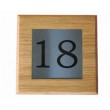 010 C. rvs naambord met eiken hout afm 16 x 16 cm